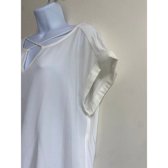 Stylish By & By White Crisscross Neck Tie Front Blouse - XL - Picture 3 of 8
